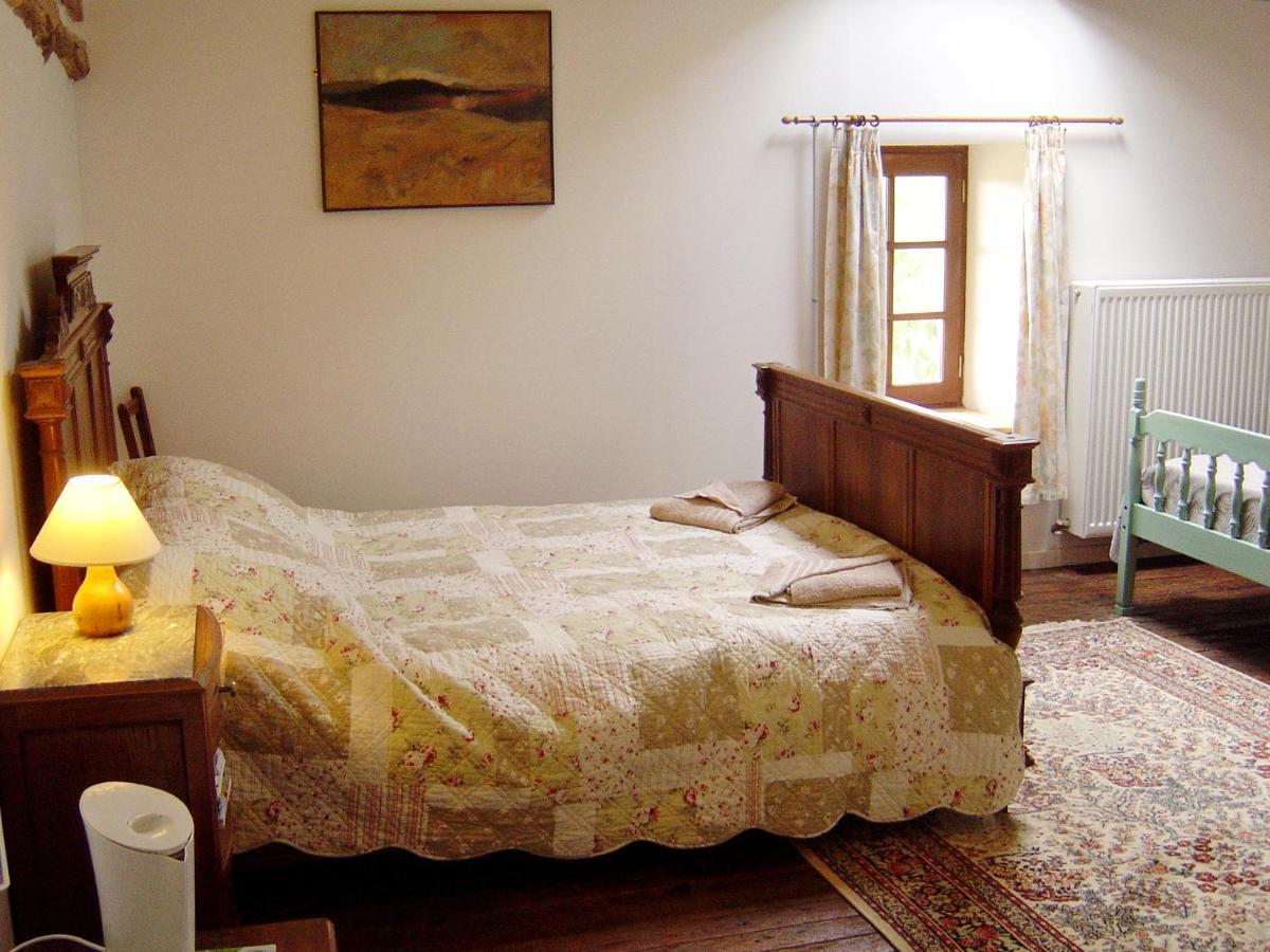 Bed and Breakfast Les Trois Chenes Videix Habitación foto
